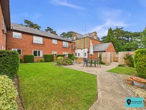 Communal Gardens- click for photo gallery